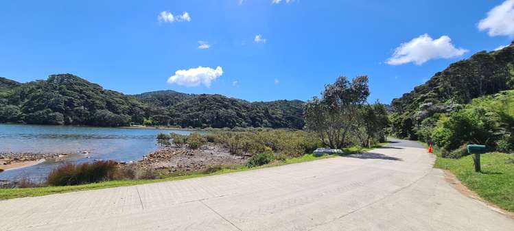 7 Harpoon Hill Great Barrier Island_6