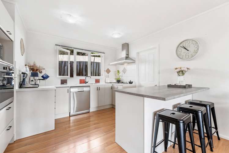 11b Waiora Road Stanmore Bay_5