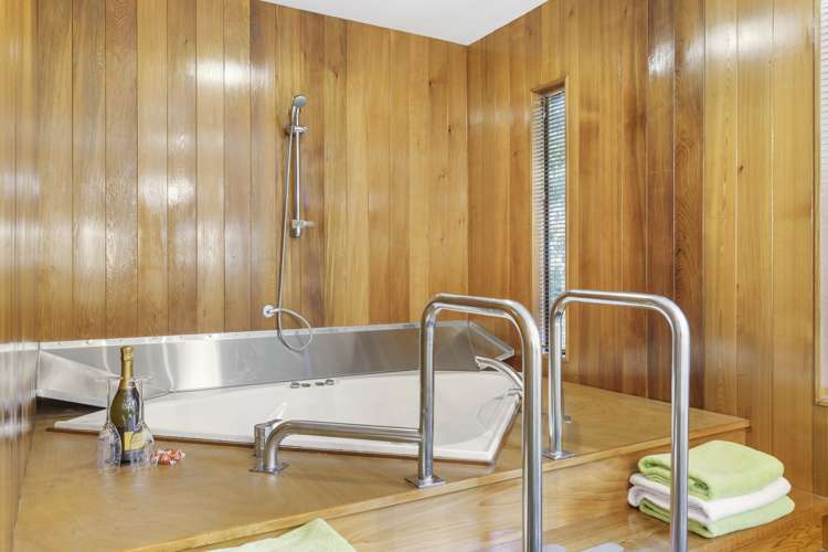 195a Scenic Drive Titirangi_14