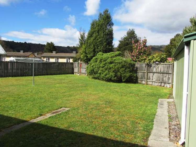 27 Plaskett Street Reefton_14