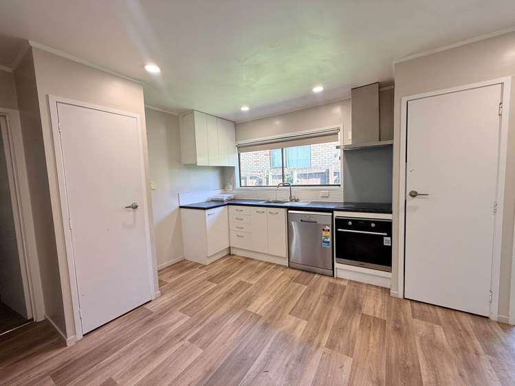2/68 Victoria Road Papatoetoe_4