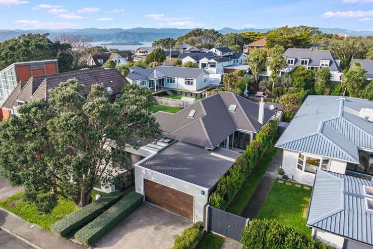 A smart house on Everest Street, in Khandallah, Wellington, sold for <img.801 million at auction last week. Photo / Supplied