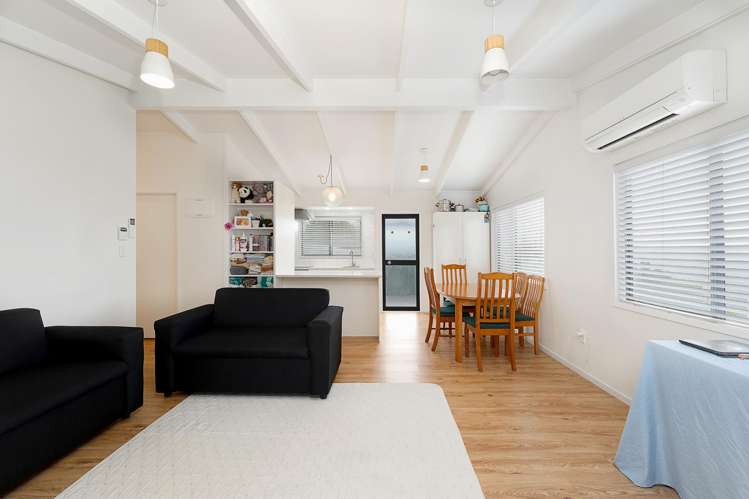 30A Leo Street Glen Eden_13