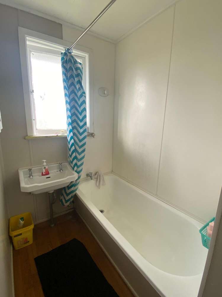 10 Cheshire Street Cannons Creek_5