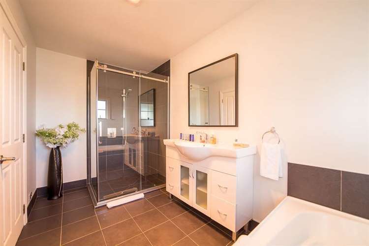 52 Greenstone Place Fernhill/Sunshine Bay_12