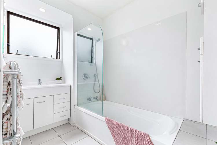 1/16 Glenhaven Place Te Atatu Peninsula_9