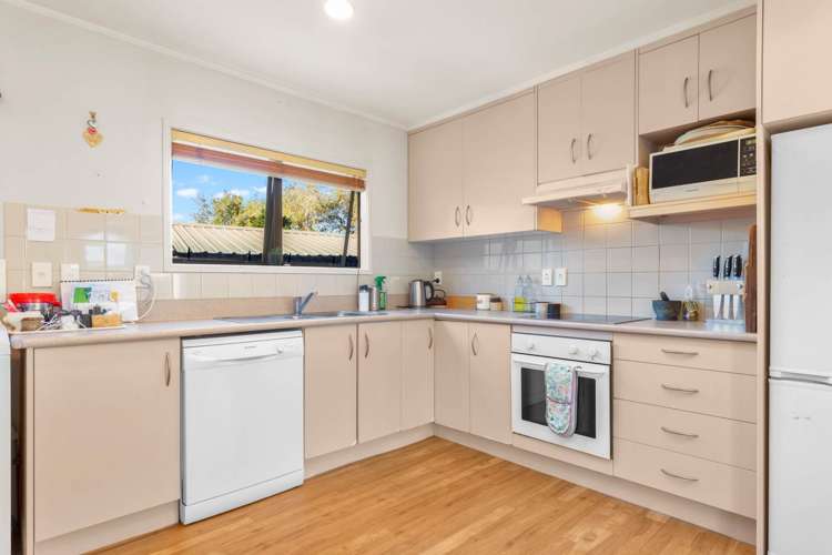 6 Orinda Close Botany Downs_10