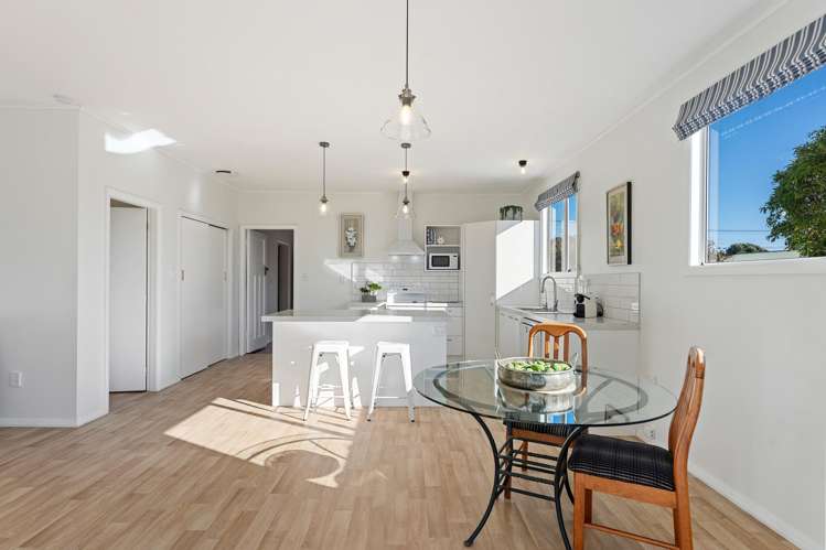 8 Manuka Street Otaki Beach_9
