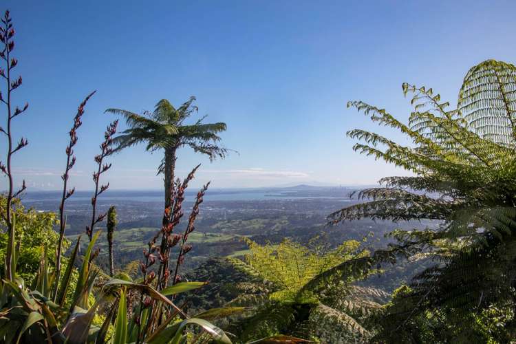 5 Brabant Road Waiatarua_32