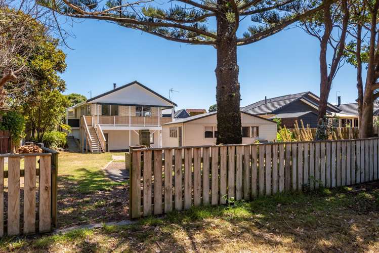 198 Tutere Street Waikanae Beach_19