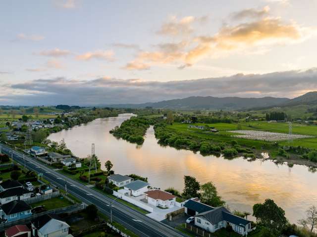 Riverside Luxury With Two Dwellings!