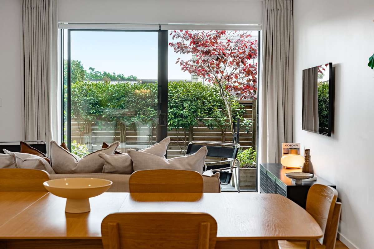 7/4 Glen Atkinson Street_1