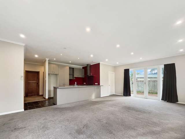  77 Hall Crescent Epuni_2