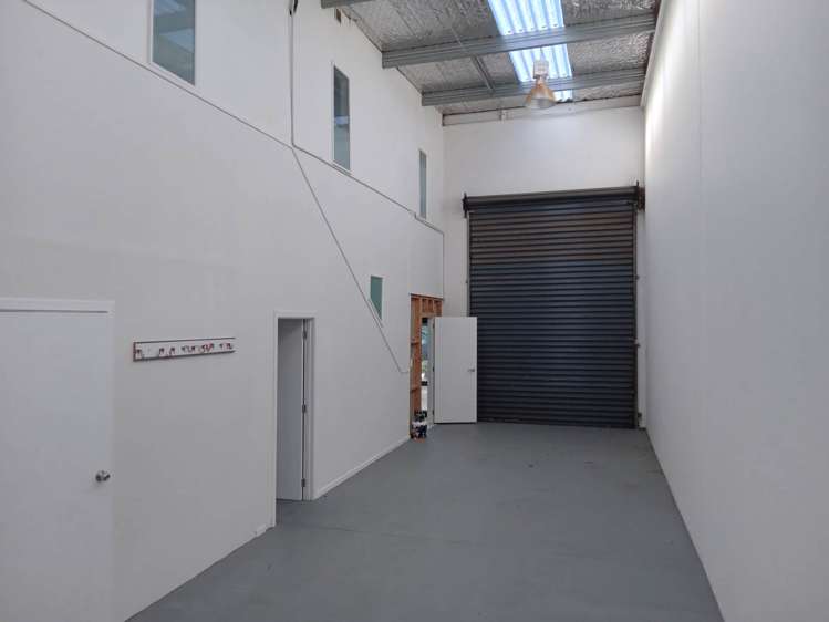Unit B2/7-9 Tait Place Rosedale_2