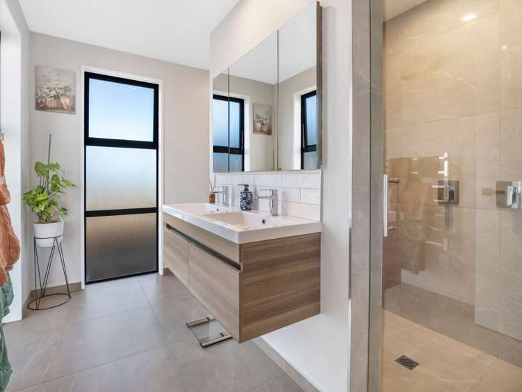 12 Meadowlands Green Allenton_20