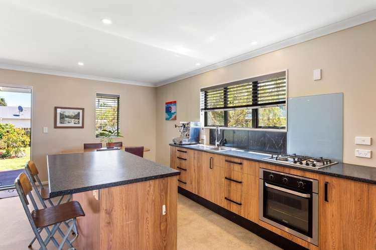 22 Kiharoa Street Otaki Beach_15