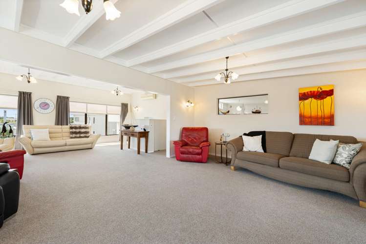 8 Roore Street Foxton Beach_13