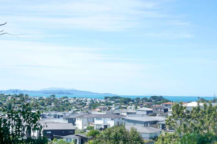 3 Tawhana Crescent Red Beach_1