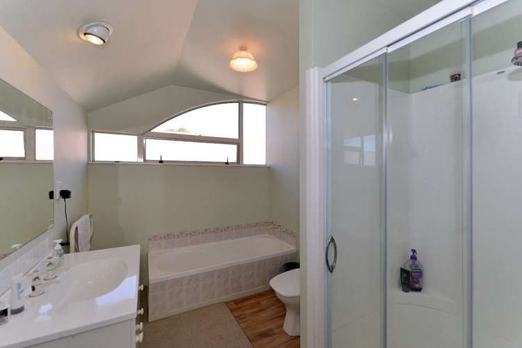 7 Honey Tye Way Stoke_10