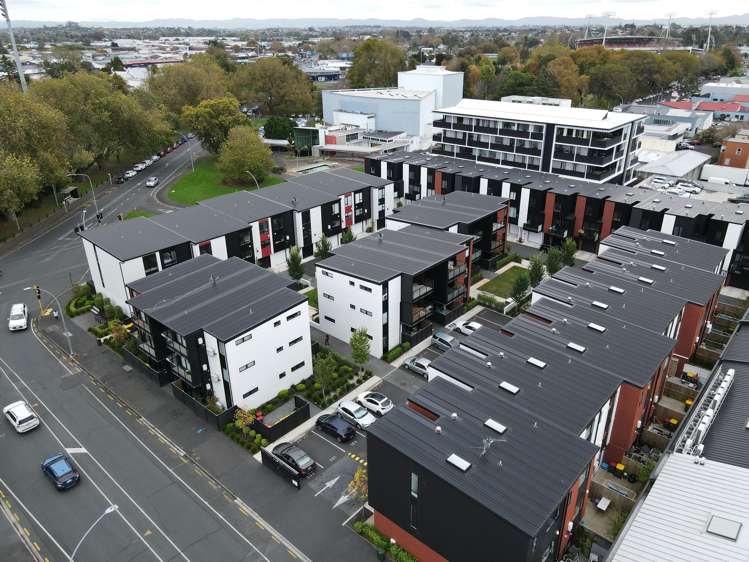 209/182 London Street Hamilton Central_3