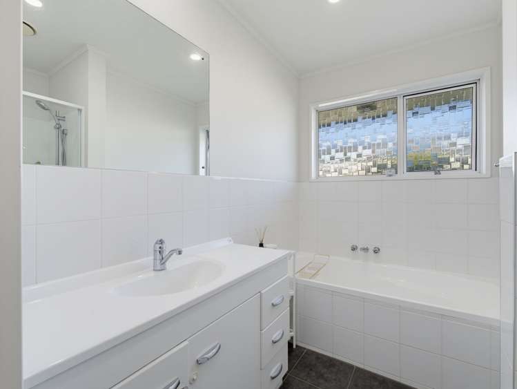 8 Woodham Drive Allenton_15