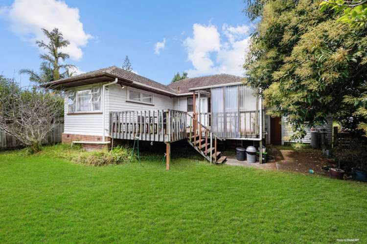 17 Amberley Avenue Te Atatu South_5