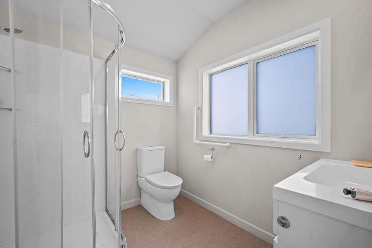 10 Joan Street Point Chevalier_14