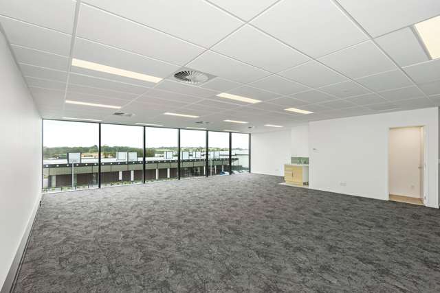 2/5 Northside Drive Westgate_3