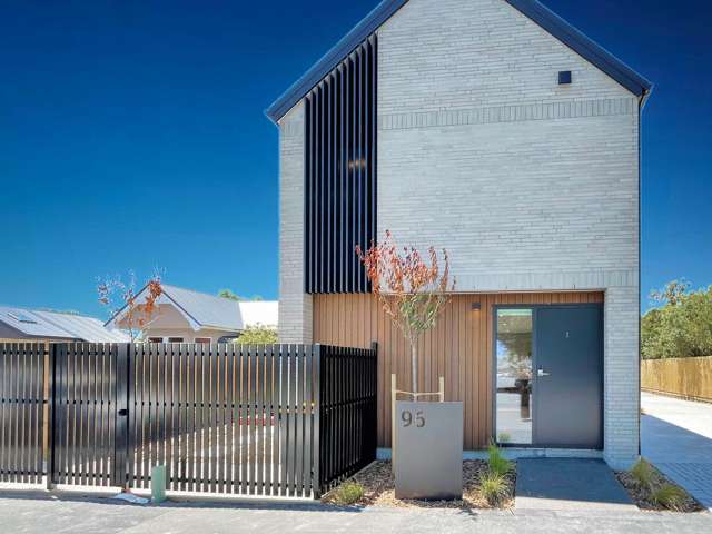 BECKENHAM - BRAND NEW TWO BEDROOM, TWO BATHROOM TOWNHOUSE