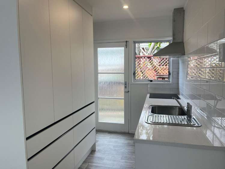 2/66 Ruawai Road Mount Wellington_5
