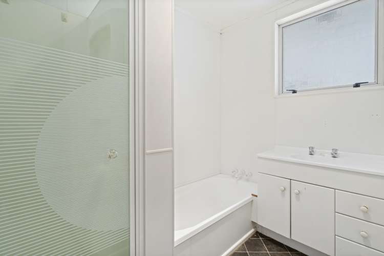 8 Omaha Grove Totara Park_6