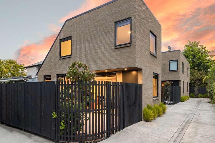 2/20 Dickens Street_0