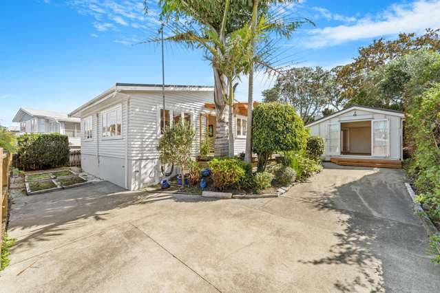 Charming Coastal Cottage + Bonus Sleepout