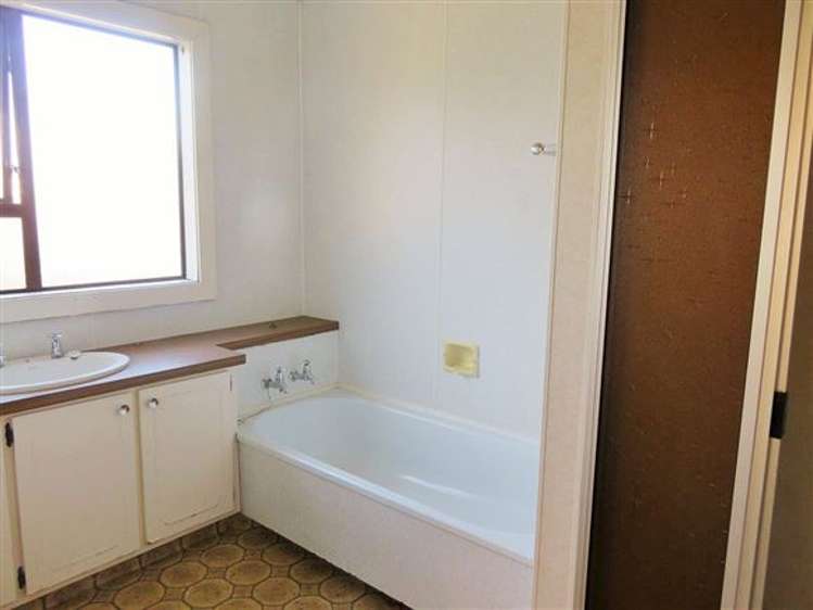 2 Henry Wigram Drive Wigram_11