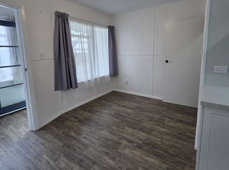 8A Devon Place Cannons Creek_6