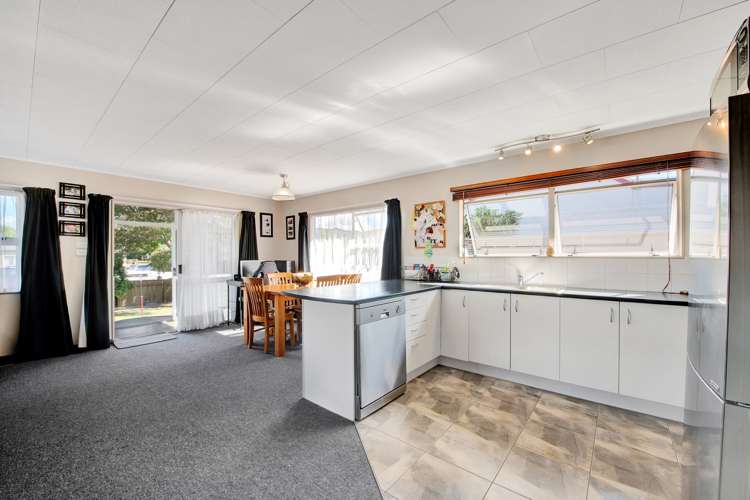 8b Windlesham Place Wakefield_10