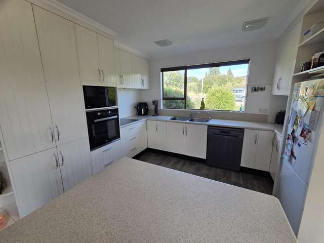 Peaceful Rural Living on Dual Titles (2024 m2)