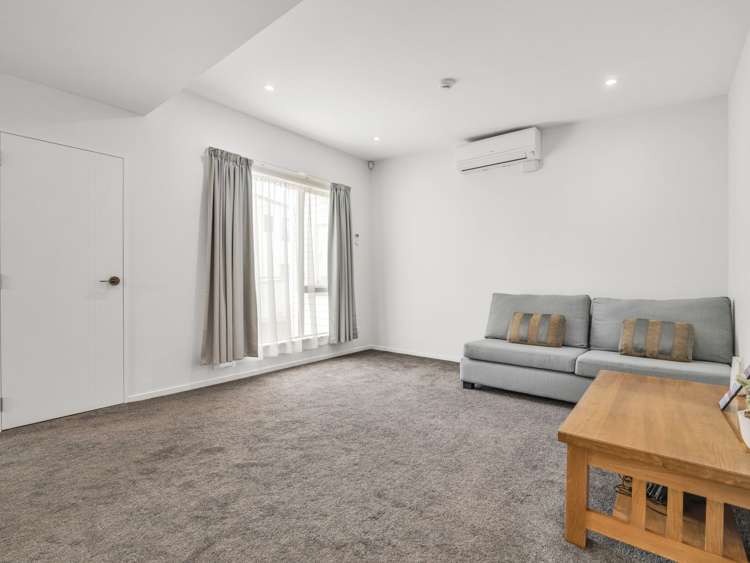6 Manahau Lane Flat Bush_11