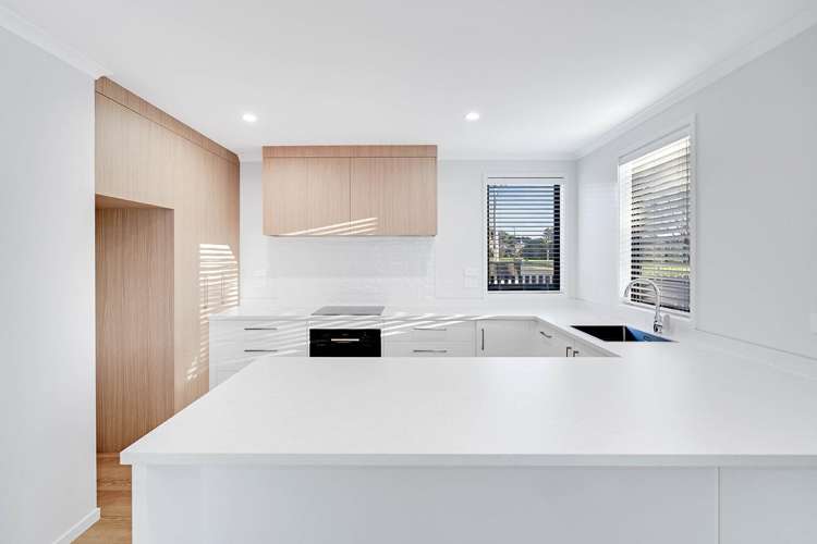 1 London Lane 11373_7