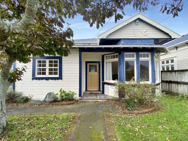 Large living in Petone