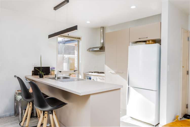 2/149 Pages Road Wainoni_5