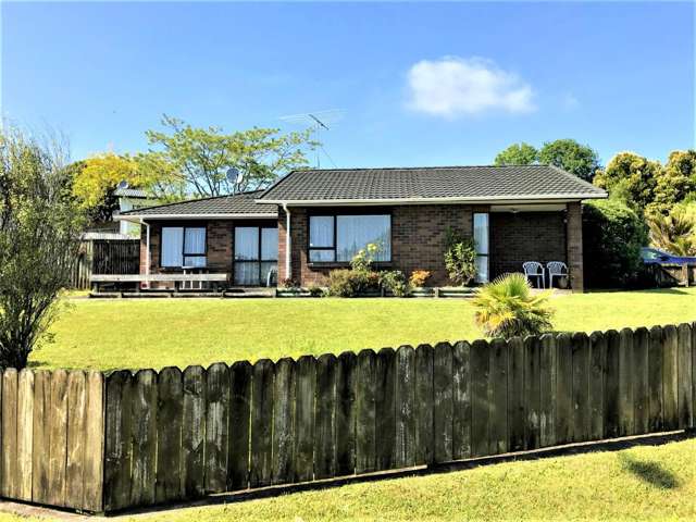 Lovely 3 bedroom home with internal access garage