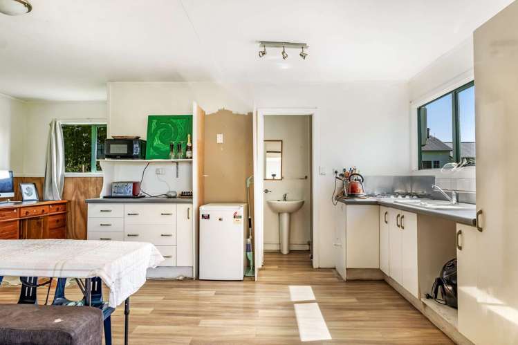 37 Banks Street Tolaga Bay_15