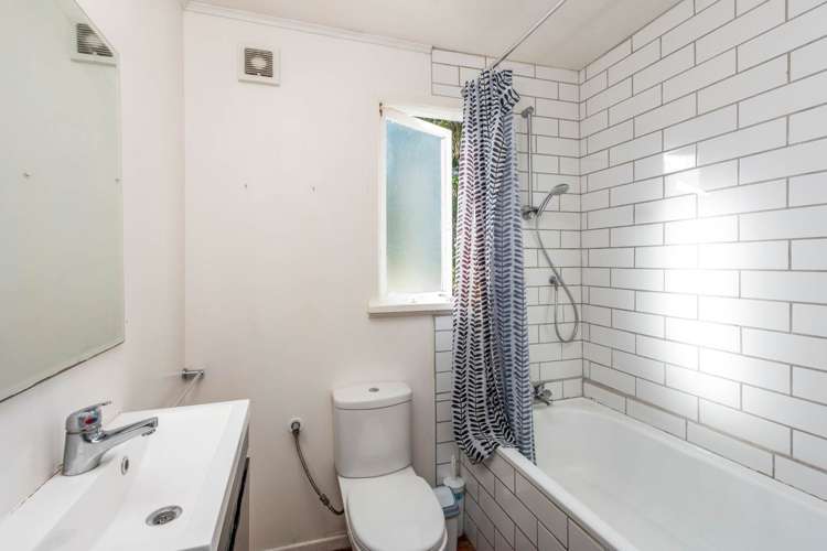 2/6 Fifth Avenue Mount Albert_18