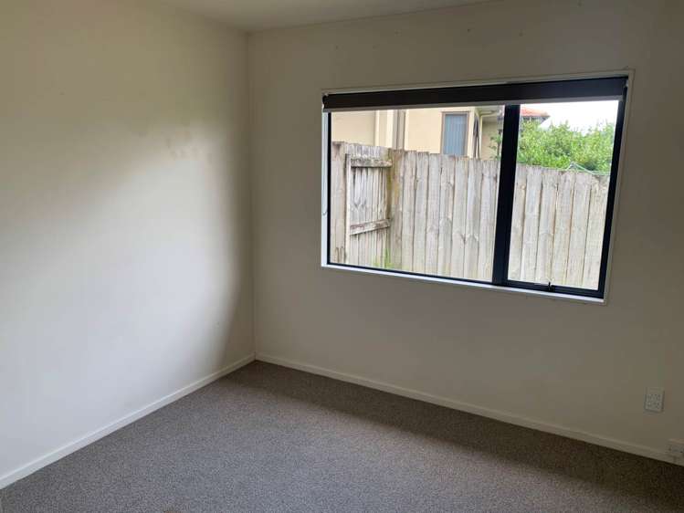 24 Baulcomb Parade Windsor Park_5