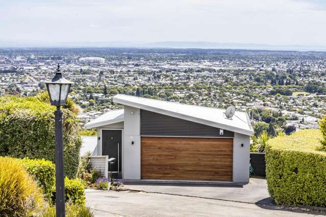 Contemporary Hilltop Living with Panoramic Views