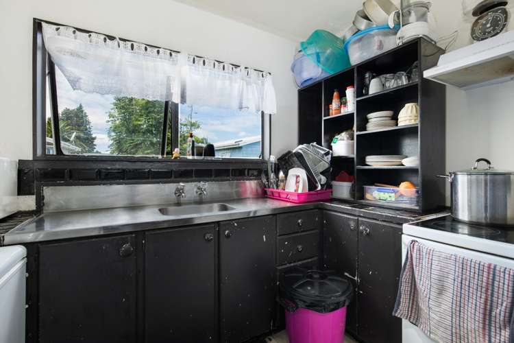 2/2 Hatherley Place Clendon Park_4