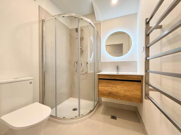 17/9 Aeroview Drive 1603_8