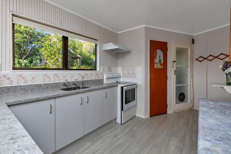 12 Robin Hood Place Onerahi_3