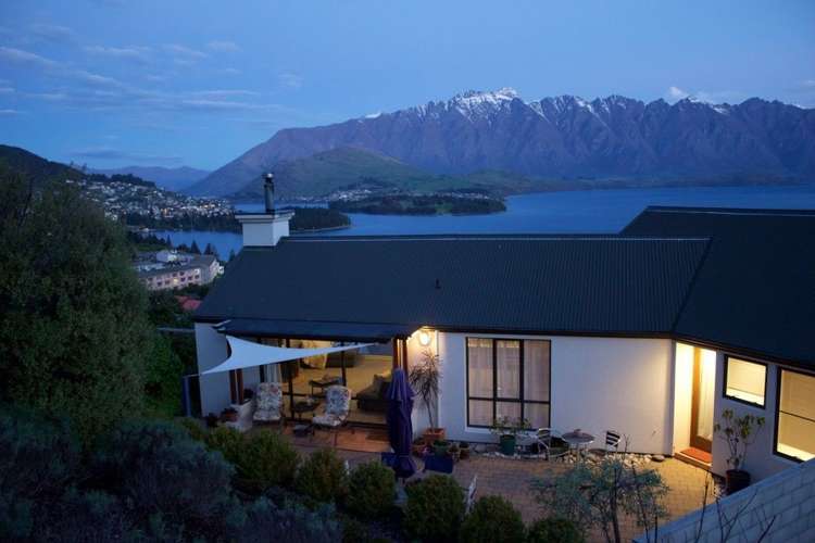 3 Matakauri Place Fernhill/Sunshine Bay_1